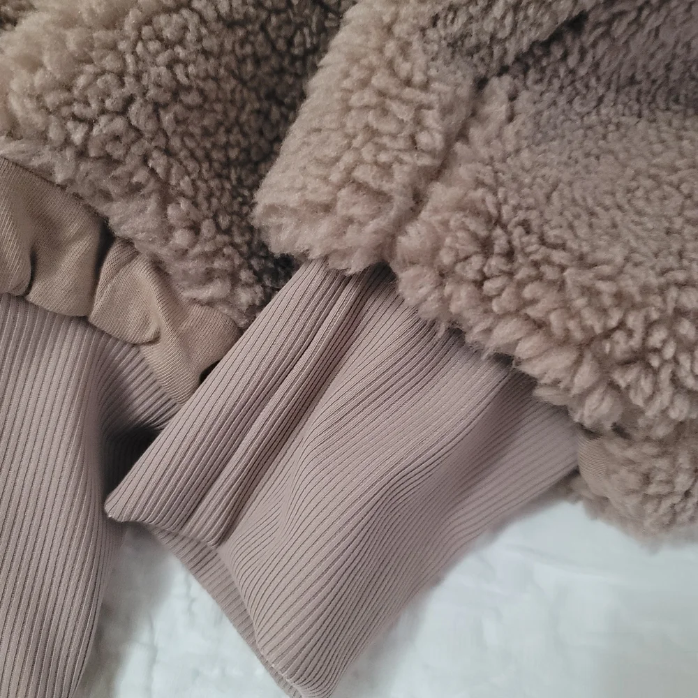 ALO Yoga Foxy Sherpa Bomber Jacket NWT in Chai Latre - Picture 8 of 8